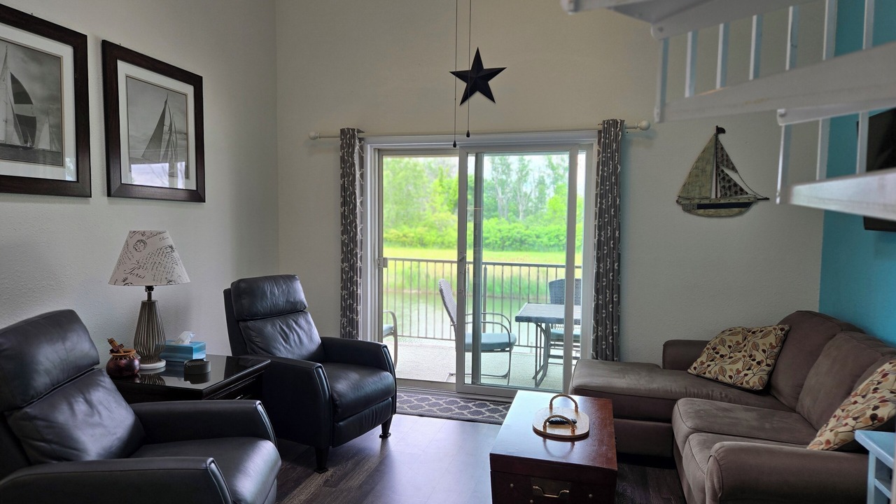 Photo of Livingroom in Oak Harbor