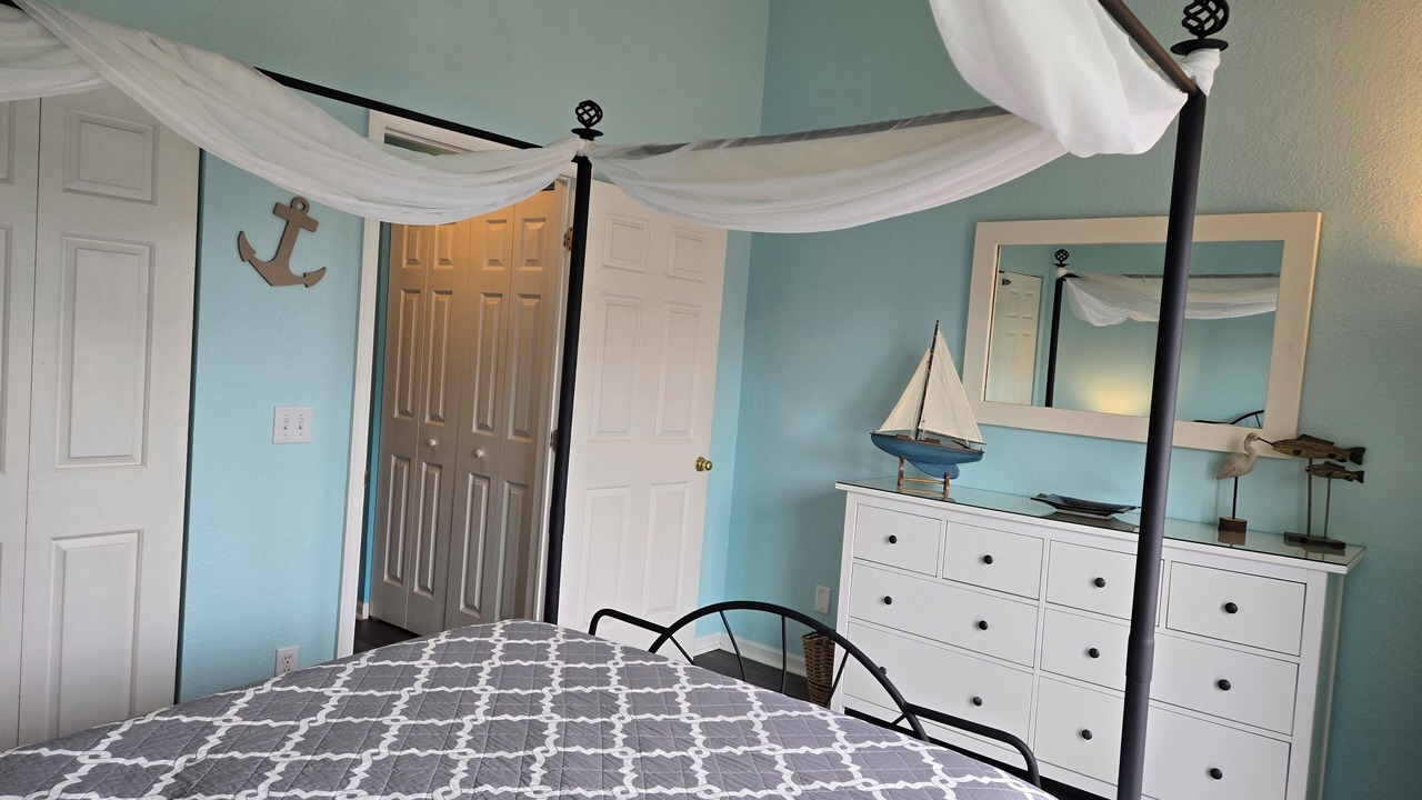 Photo of Bedroom in Oak Harbor