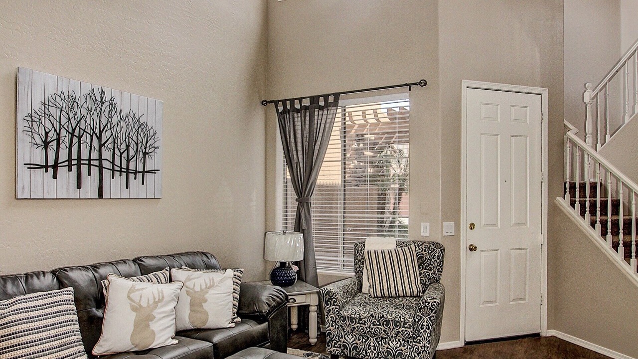 Photo of Livingroom in Alta Mesa