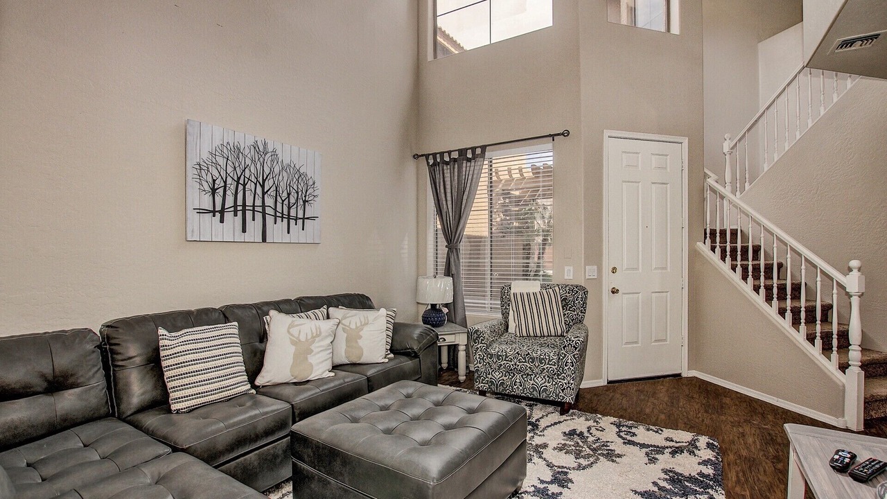 Photo of Livingroom in Alta Mesa