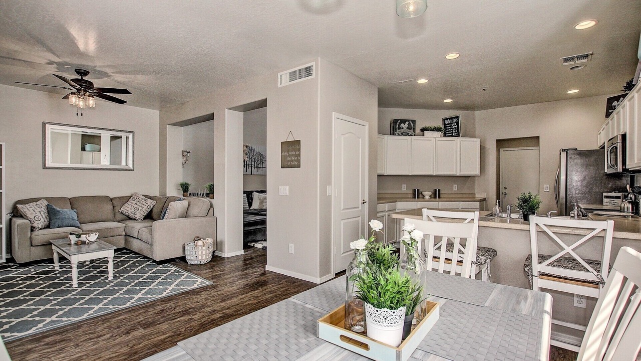 Photo of Livingroom in Alta Mesa