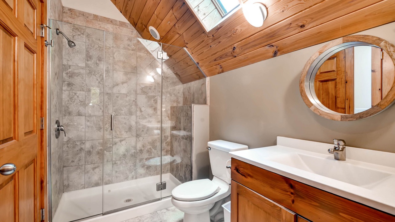 Photo of Bathroom in Highland Lakes