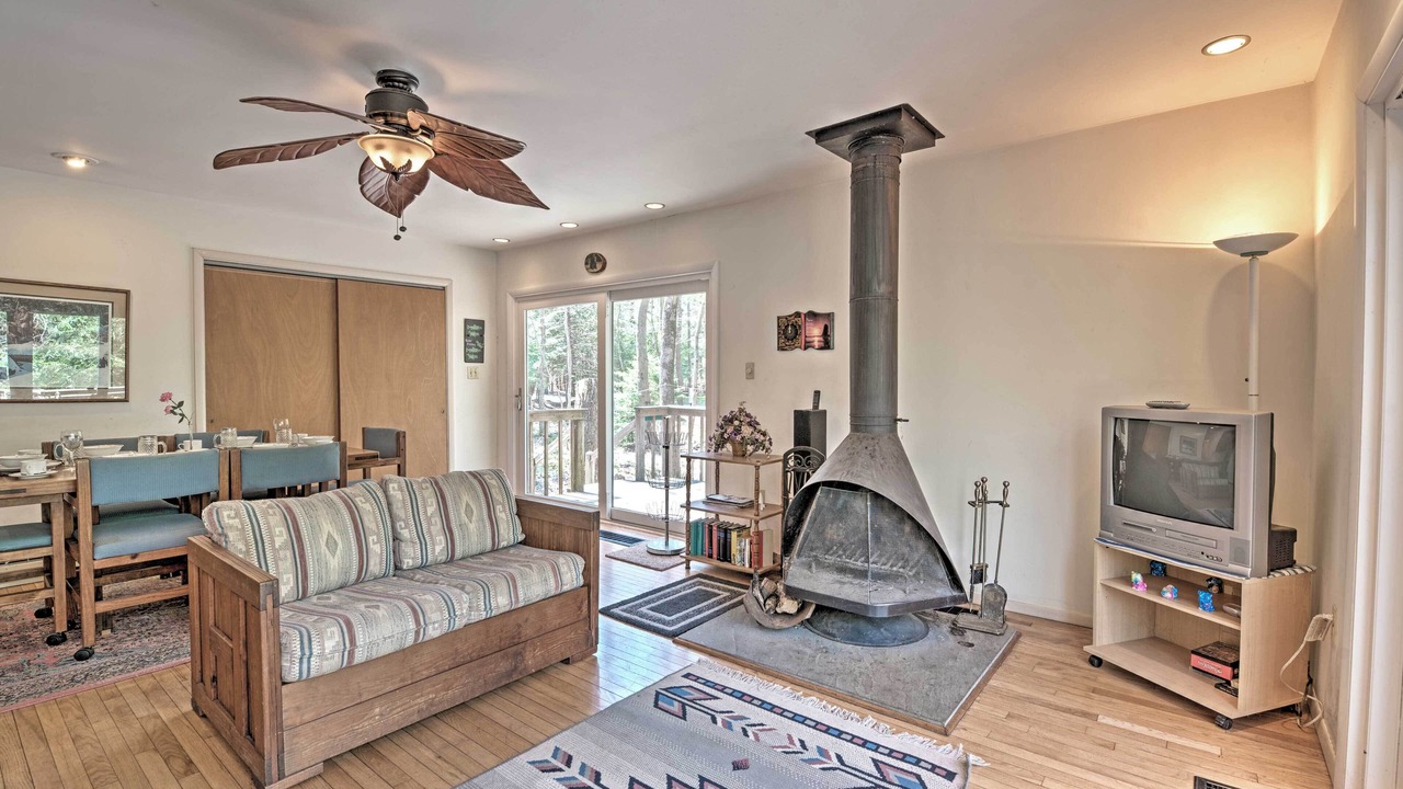 Photo of Livingroom in Pocono Lake