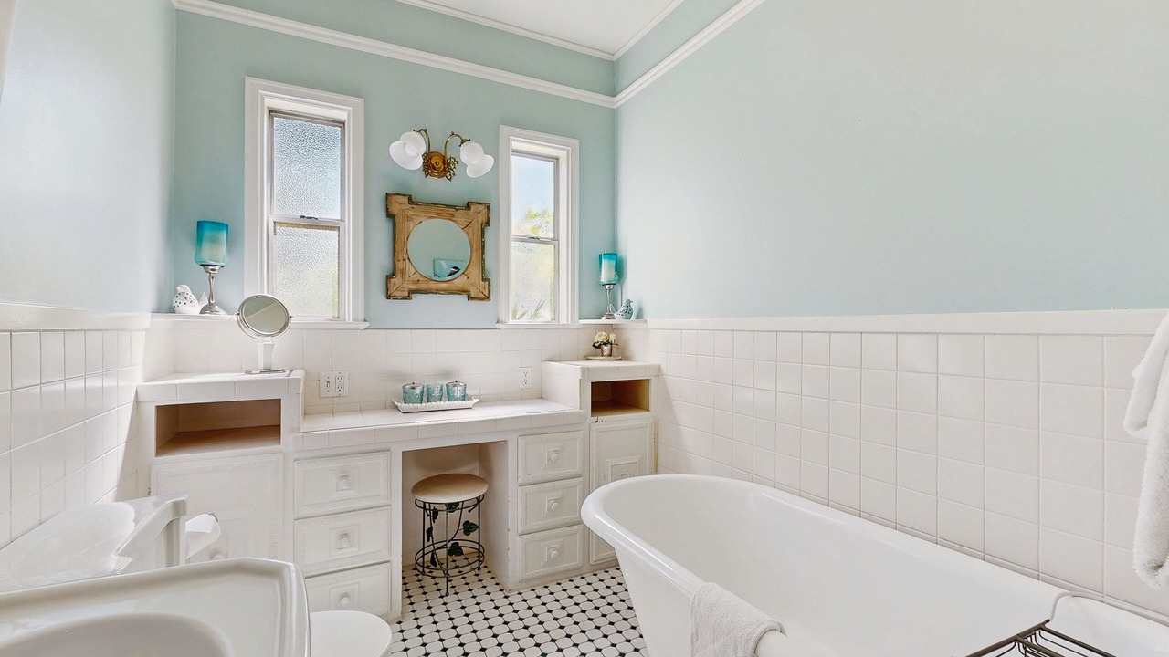 Photo of Bathroom in Harrison Boulevard