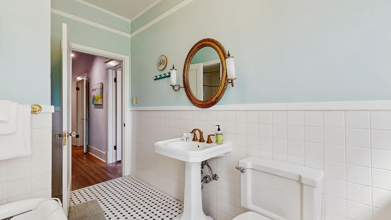 Photo of Bathroom in Harrison Boulevard