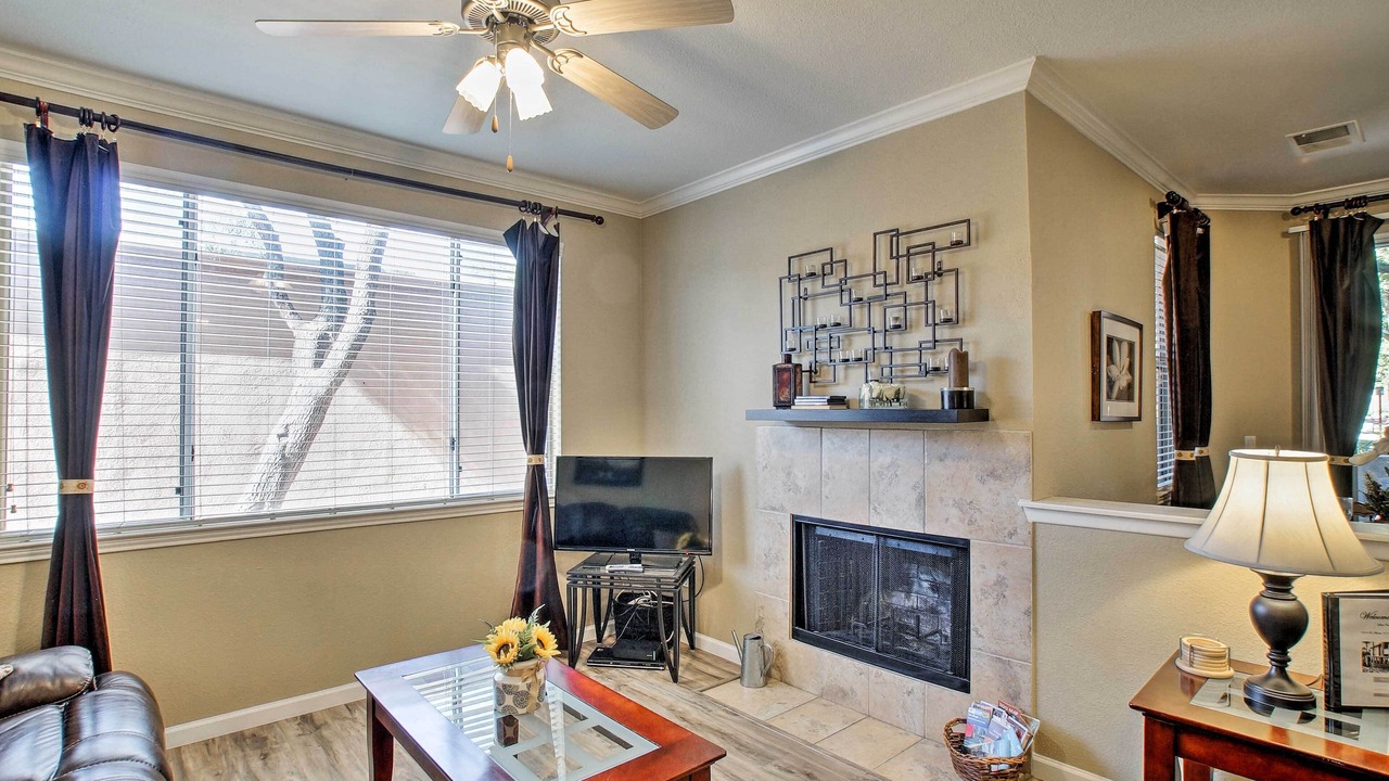 Photo of Livingroom in Paradise Valley Village