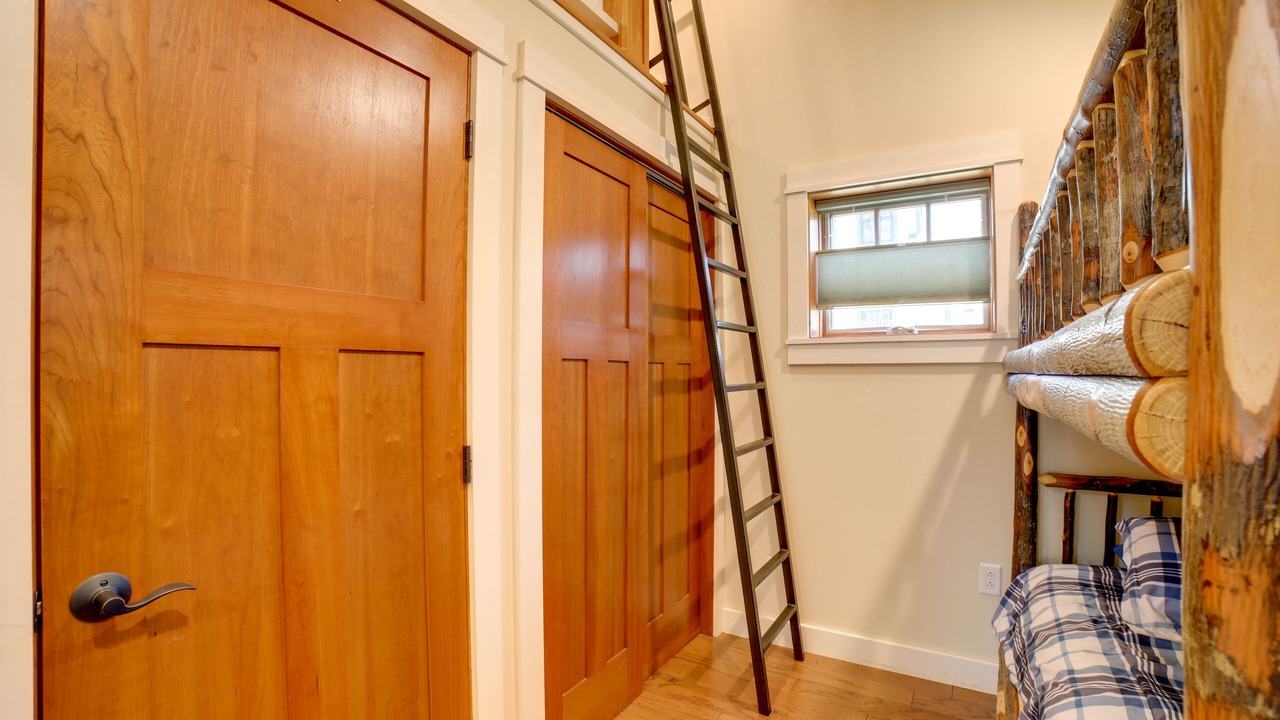 Photo of Bedroom in Laurel Mountain