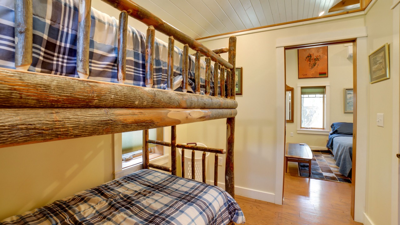 Photo of Bedroom in Laurel Mountain