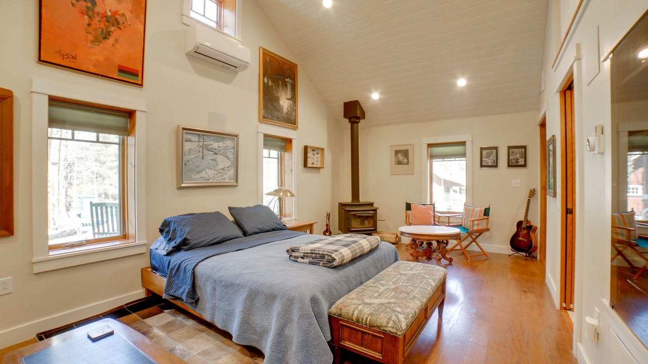Photo of Bedroom in Laurel Mountain