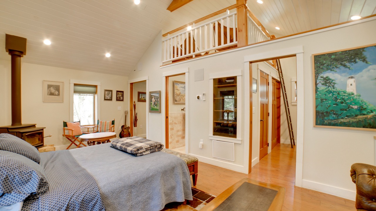 Photo of Bedroom in Laurel Mountain