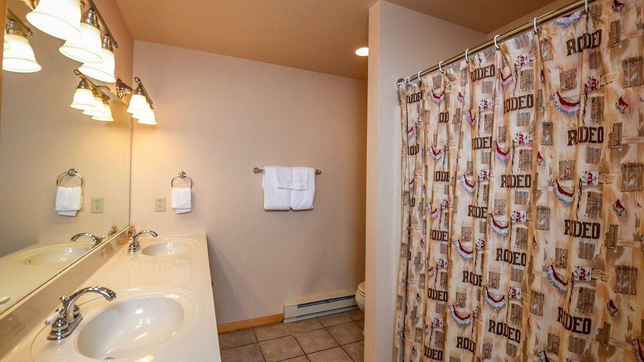 Photo of Bathroom in North Glade Hills
