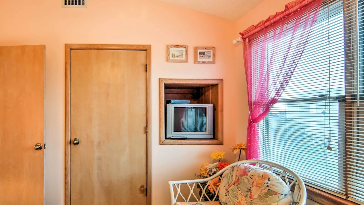 Photo of Livingroom in Kitty Hawk