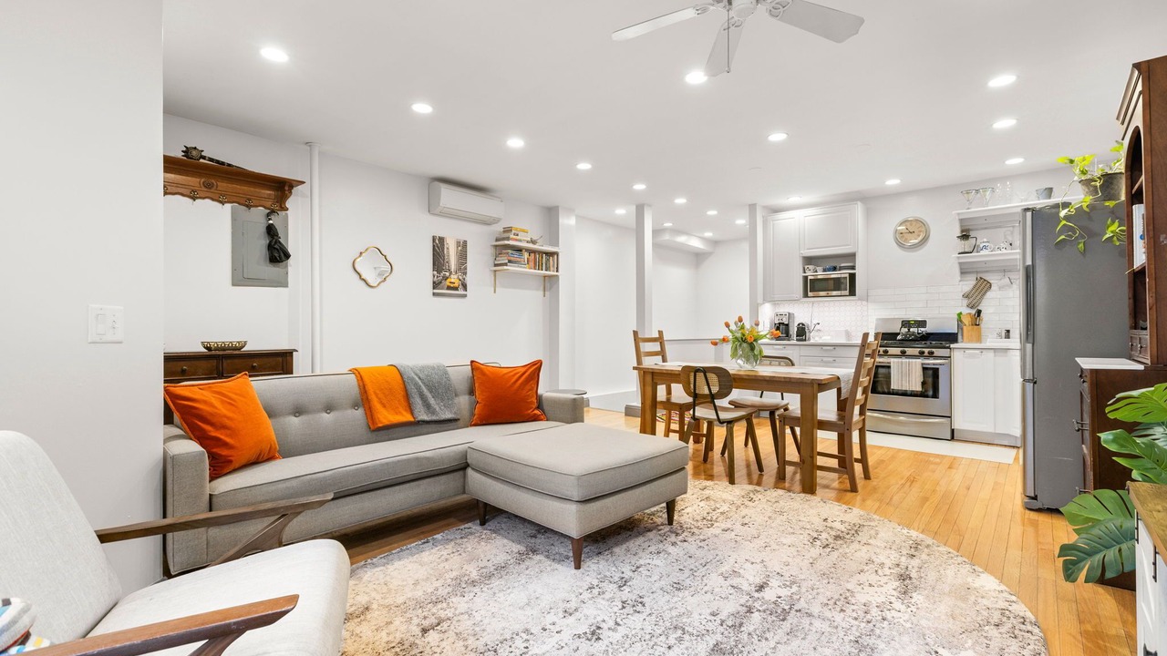 Photo of Livingroom in Central Park West