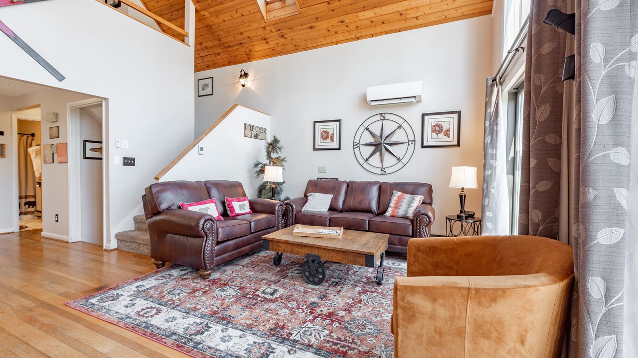 Photo of Livingroom in North Glade Hills