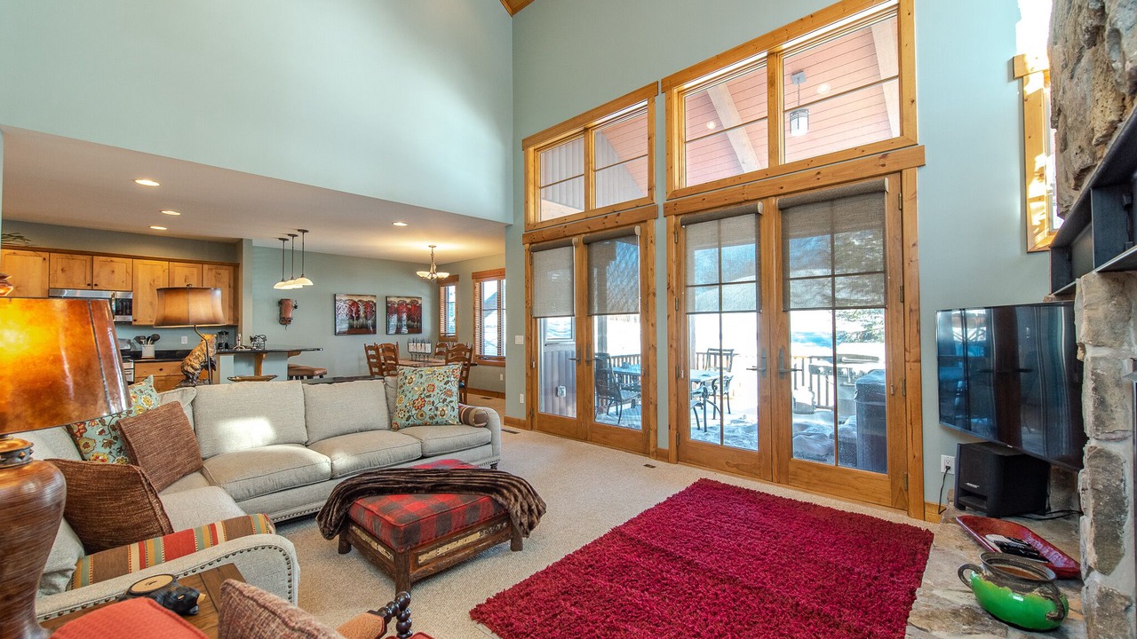 Photo of Livingroom in McHenry