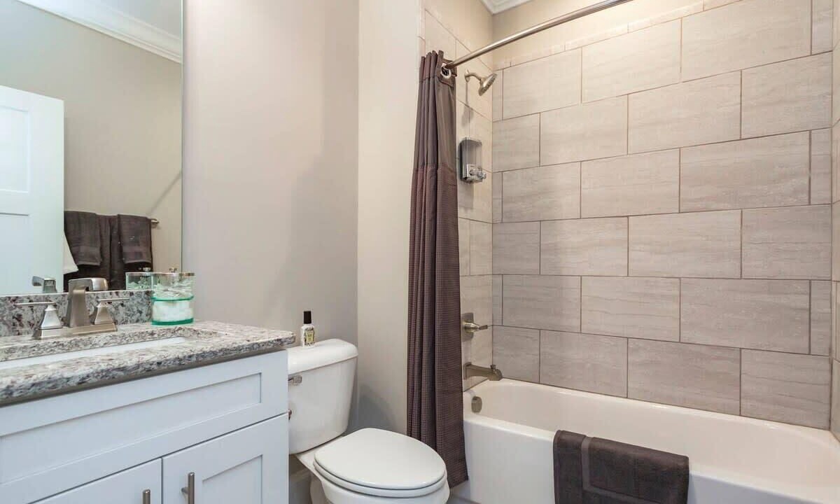 Photo of Bathroom in Shelby Hills
