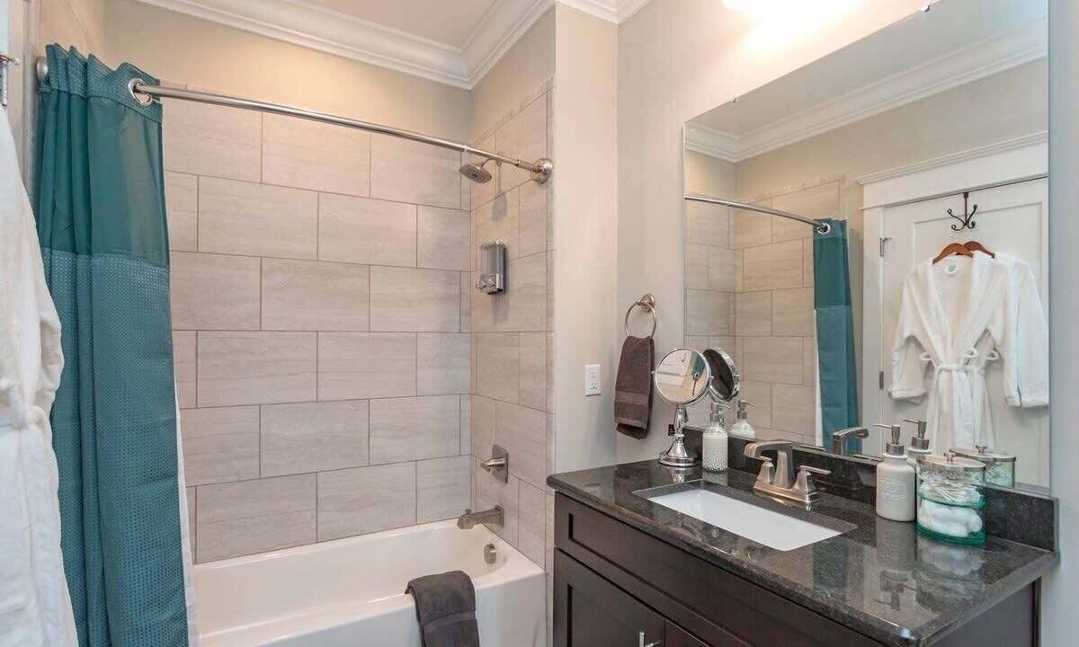 Photo of Bathroom in Shelby Hills