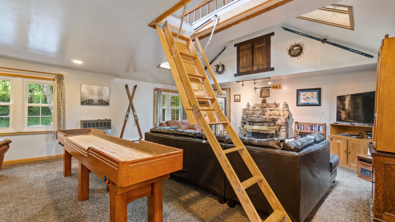 Photo of Livingroom in Jefferson Township