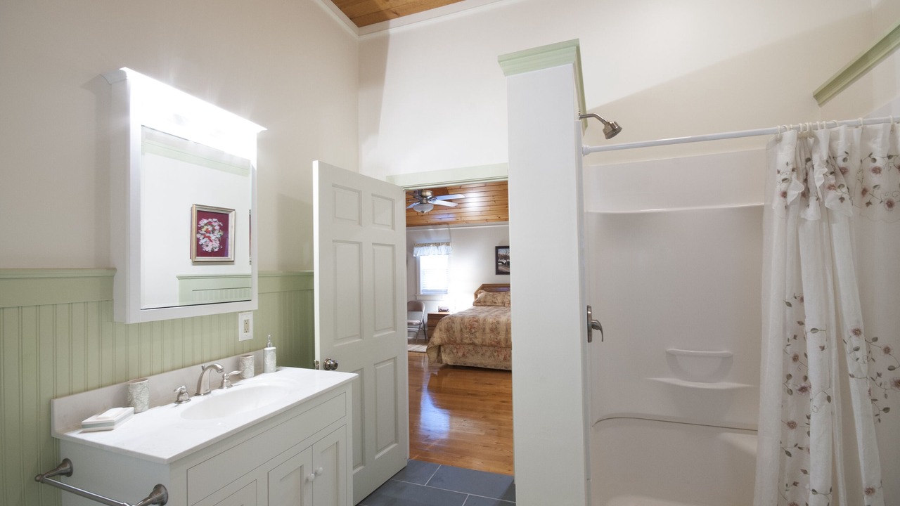 Photo of Bathroom in Reinholds