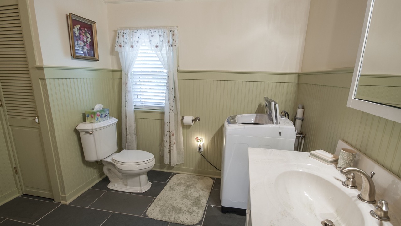Photo of Bathroom in Reinholds