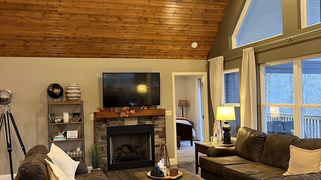 Photo of Livingroom in Lakeside Estates