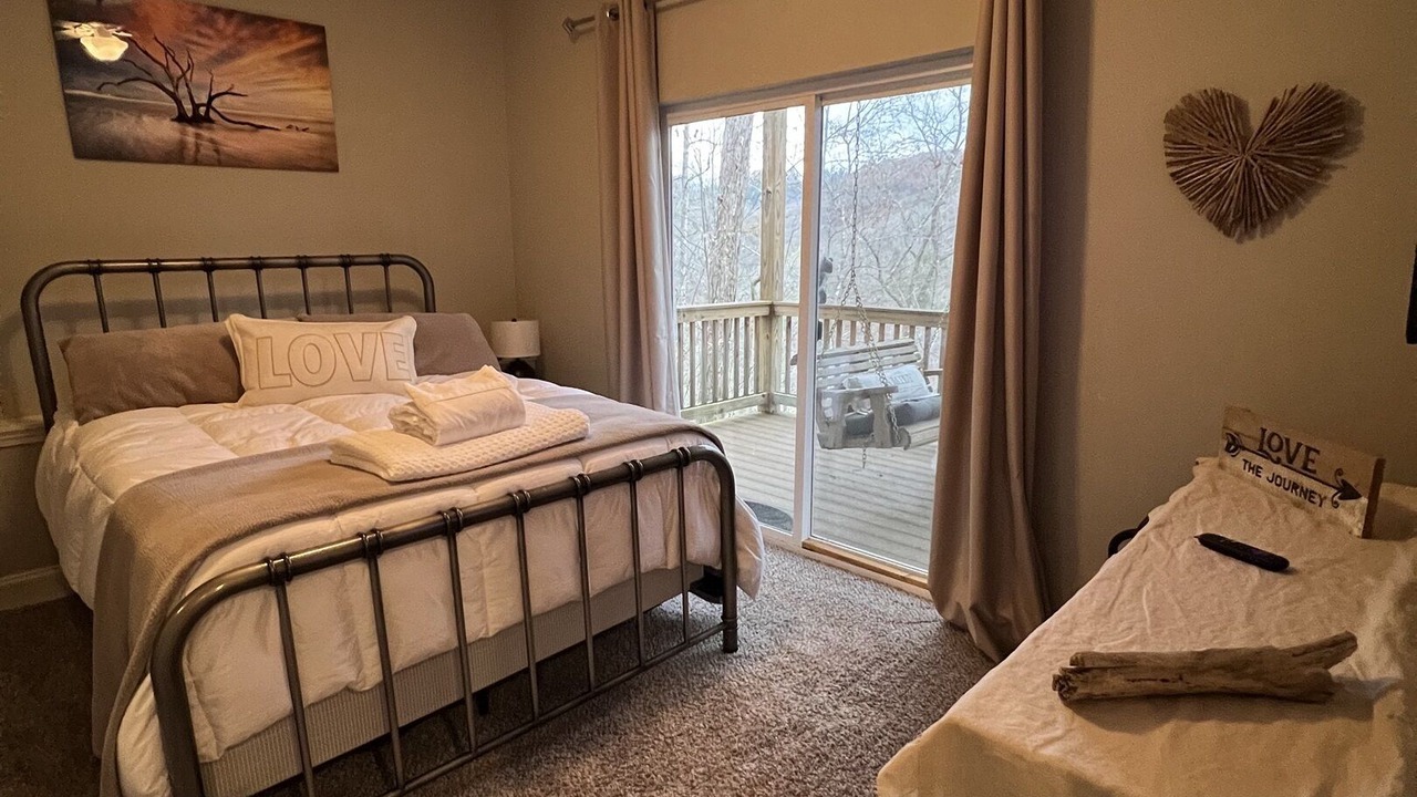 Photo of Bedroom in Lakeside Estates