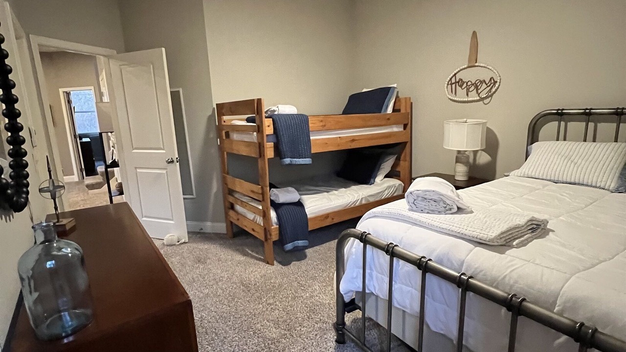 Photo of Bedroom in Lakeside Estates
