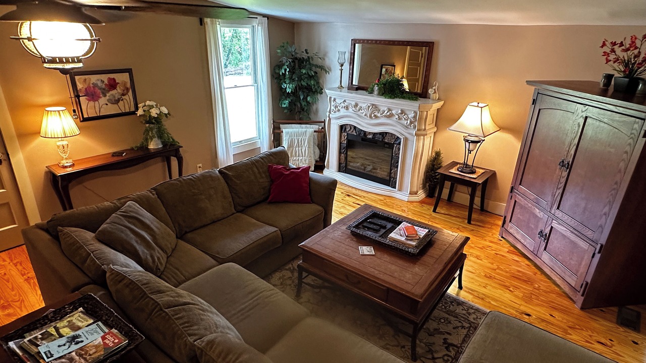 Photo of Livingroom in Moatsville