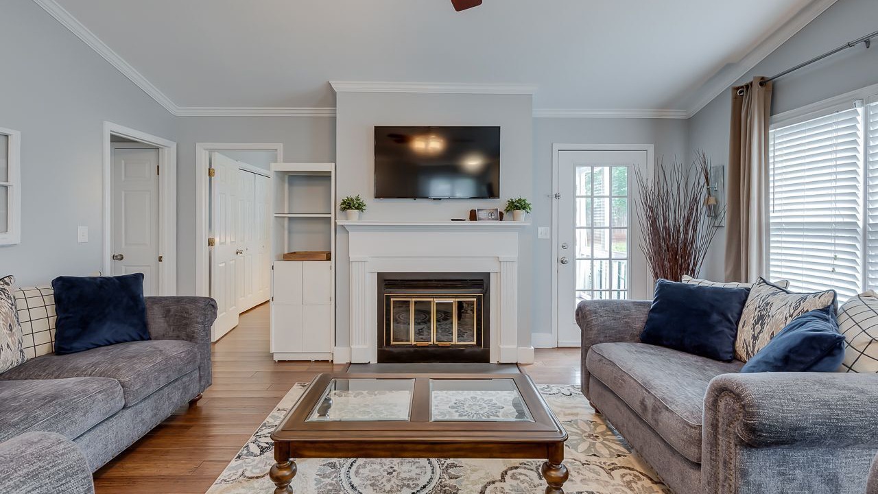 Photo of Livingroom in Five Forks
