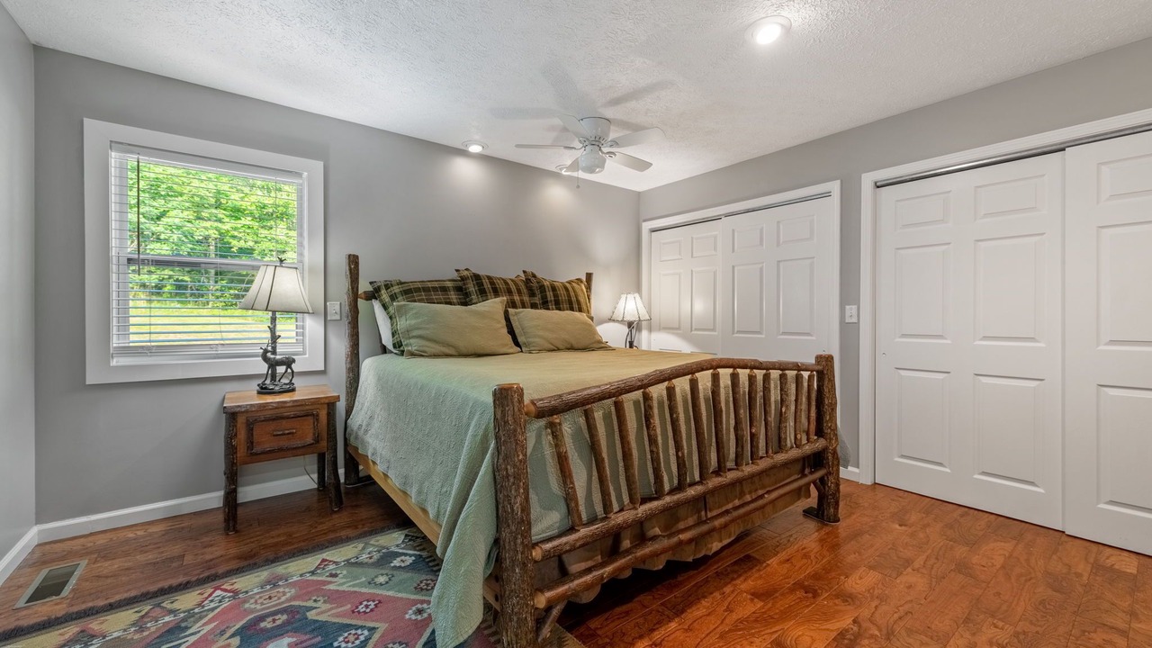 Photo of Bedroom in Mineral Bluff