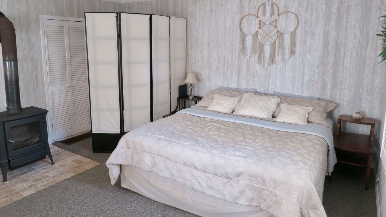 Photo of Bedroom in Nelsonville