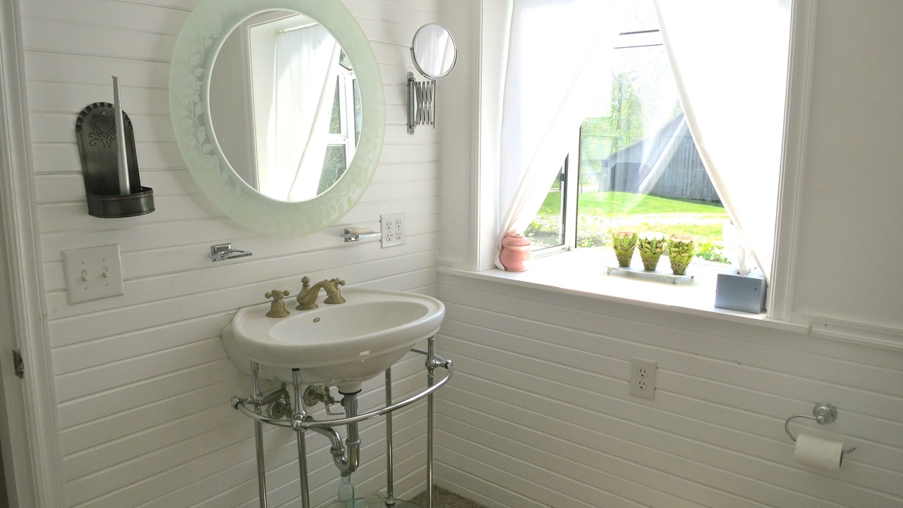Photo of Bathroom in Nelsonville