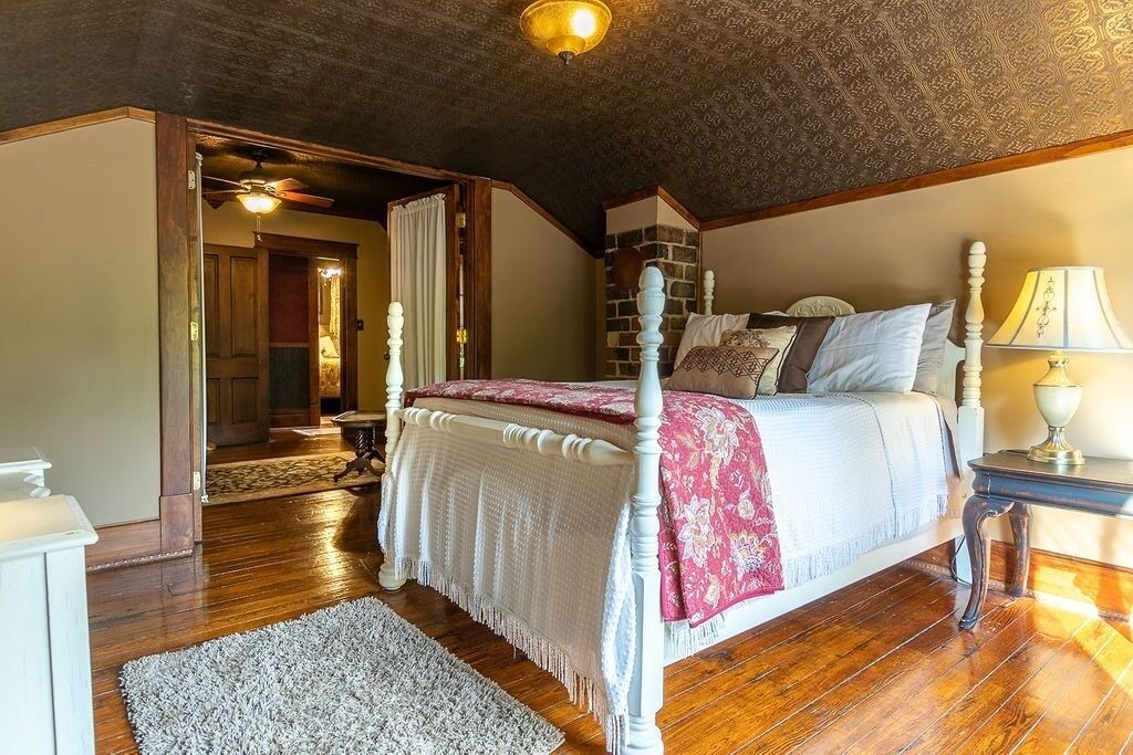 Photo of Bedroom in Nelsonville