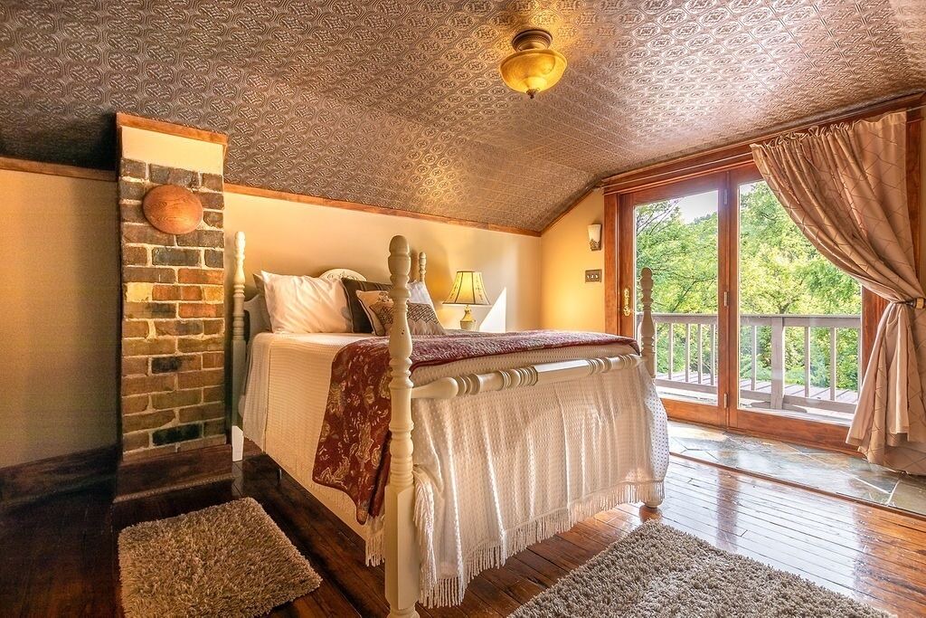 Photo of Bedroom in Nelsonville