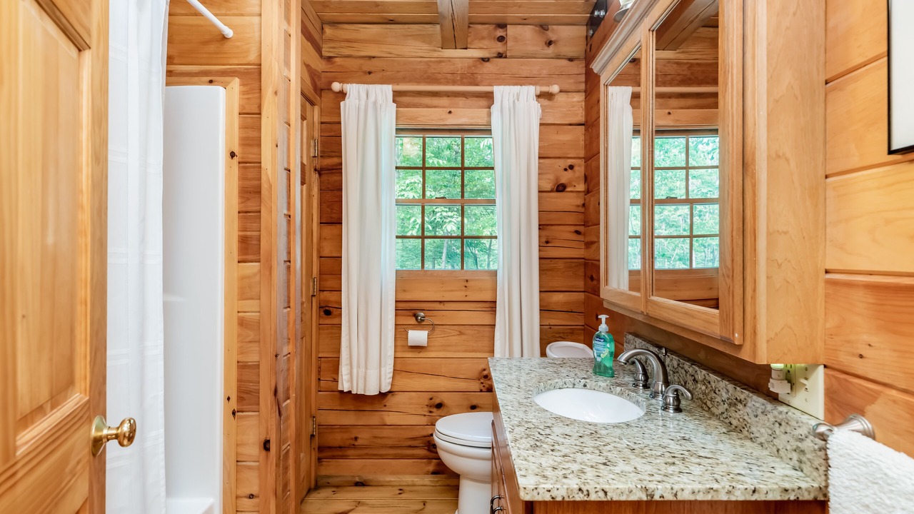 Photo of Bathroom in Peach Glen
