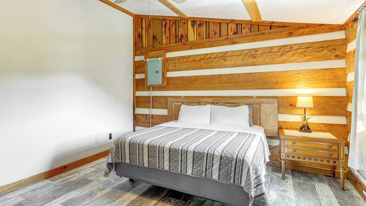 Photo of Bedroom in Rogersville