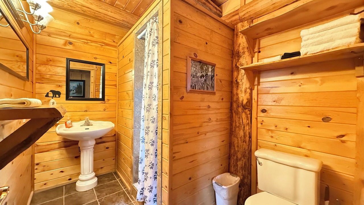 Photo of Bathroom in Island Park