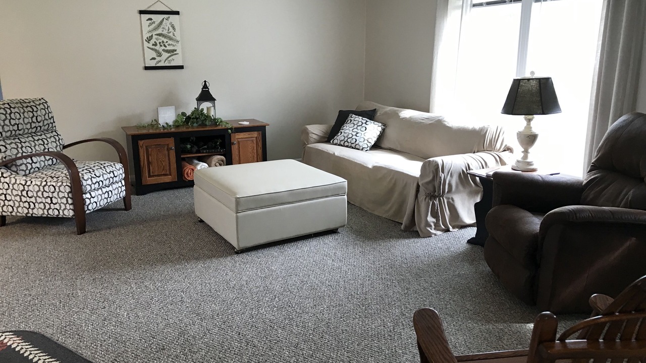 Photo of Livingroom in East Earl