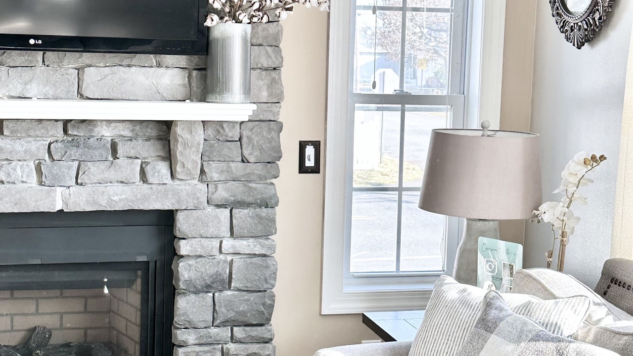 Photo of Livingroom in Town Bank