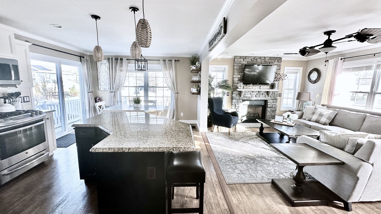 Photo of Livingroom in Town Bank