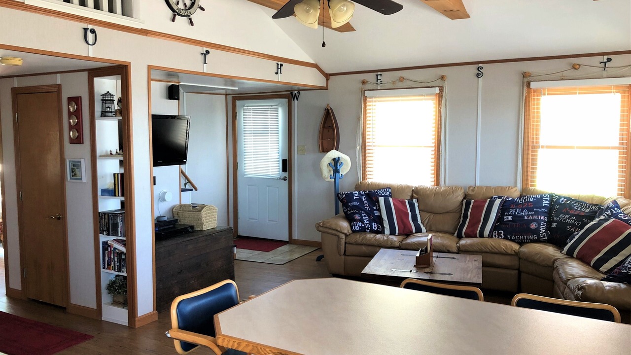 Photo of Livingroom in Oak Harbor