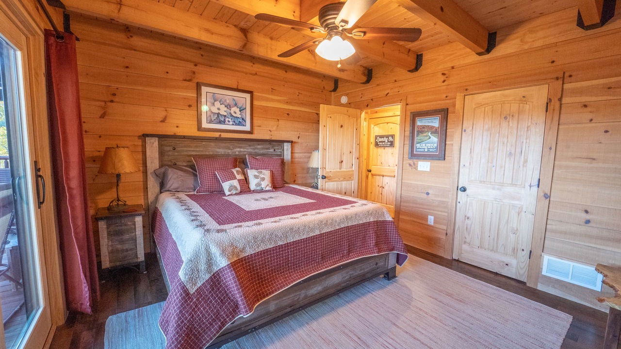 Photo of Bedroom in Hendersonville