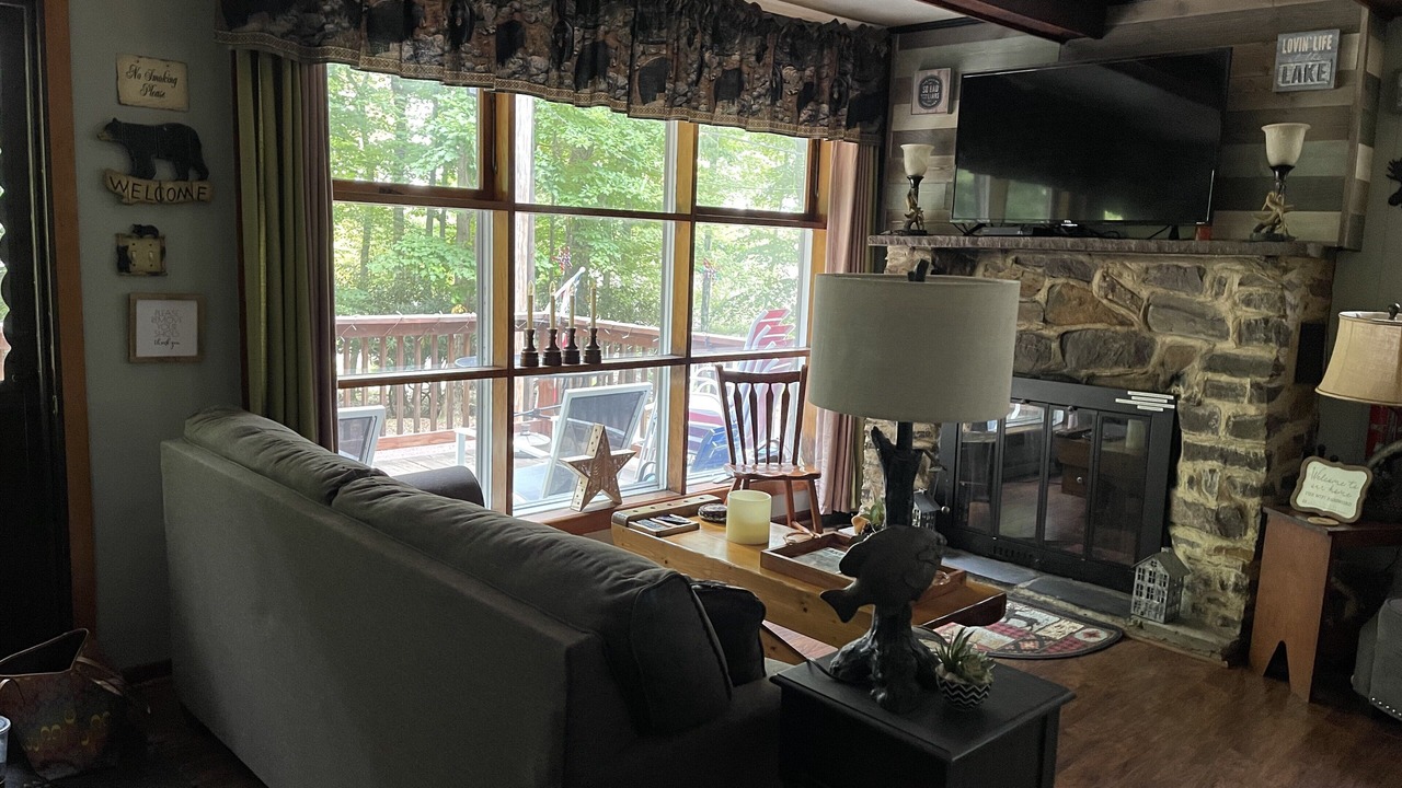 Photo of Livingroom in Lake Harmony Estates