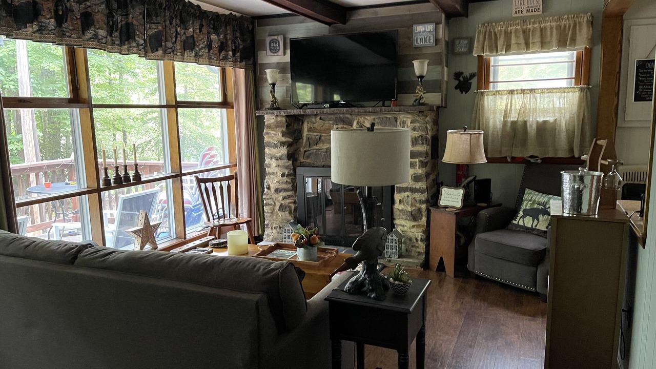 Photo of Livingroom in Lake Harmony Estates