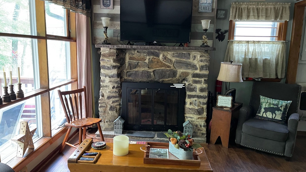 Photo of Livingroom in Lake Harmony Estates