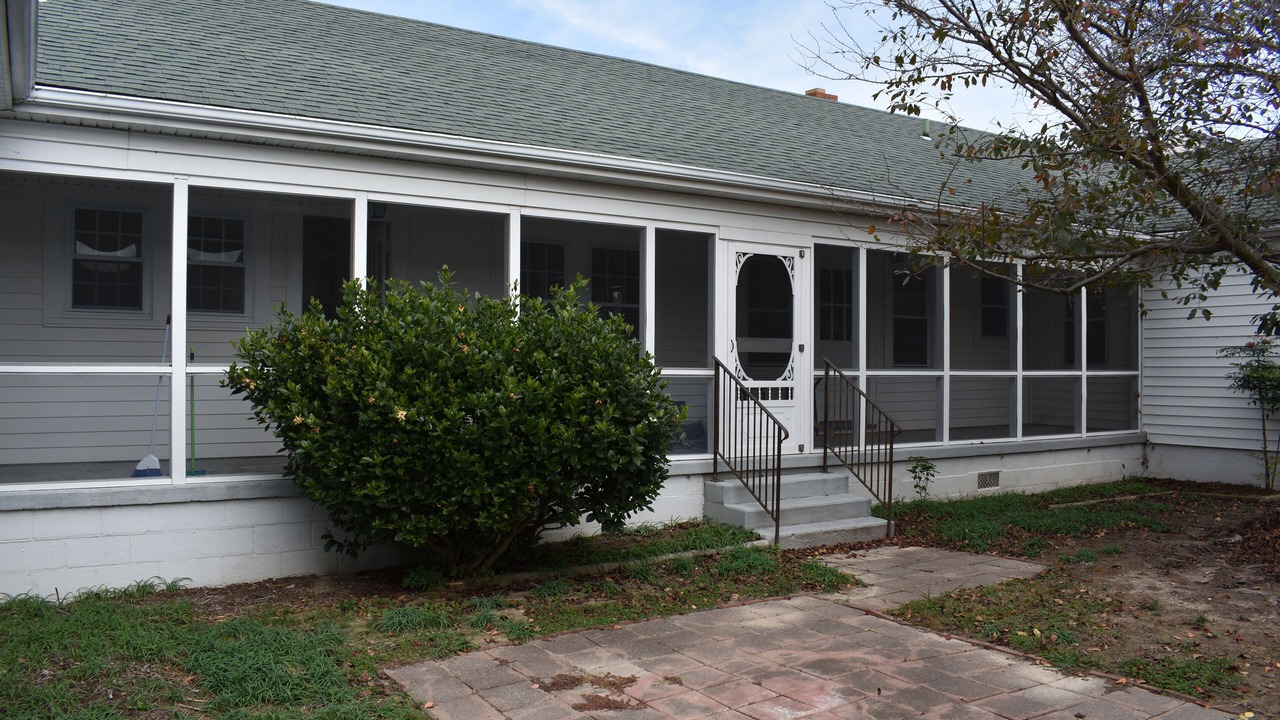 Photo of Outdoor in Issue