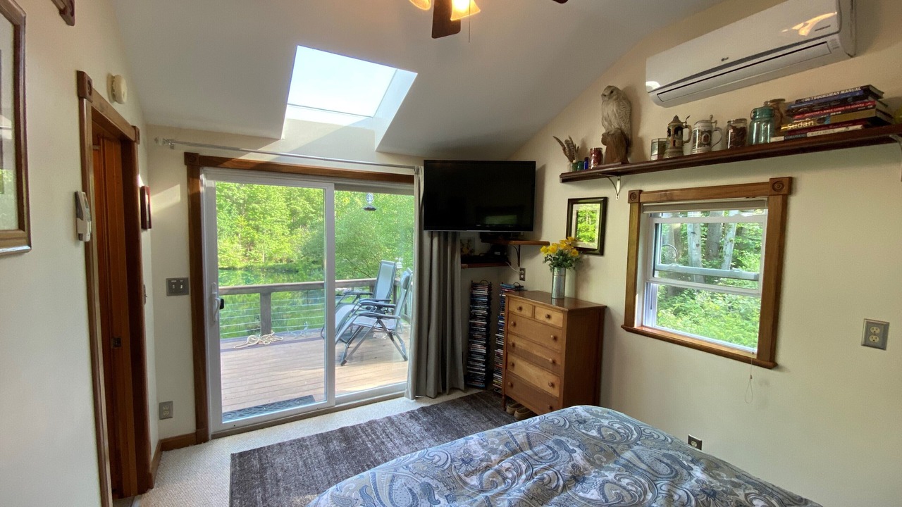 Photo of Bedroom in Clearville