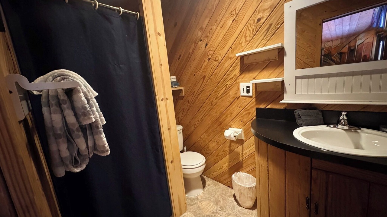Photo of Bathroom in Old Timberline