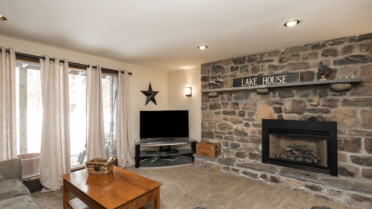 Photo of Livingroom in Lake Harmony Estates