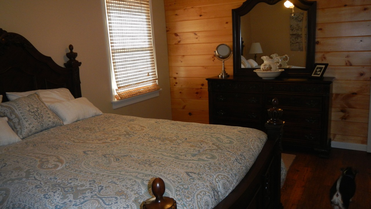 Photo of Bedroom in Upper Tract